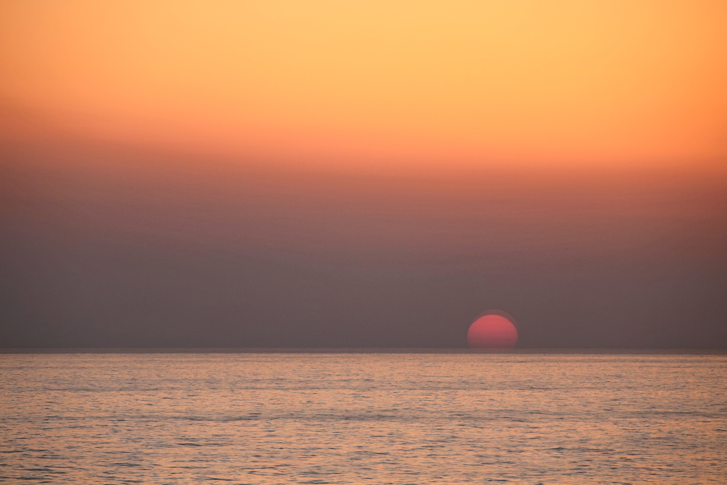 海上看日落
