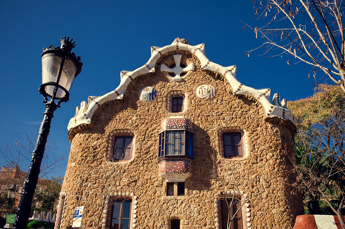 Parque Guell: Entre na visão futurista de Gaudí