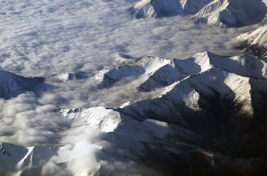 航拍西藏雪山