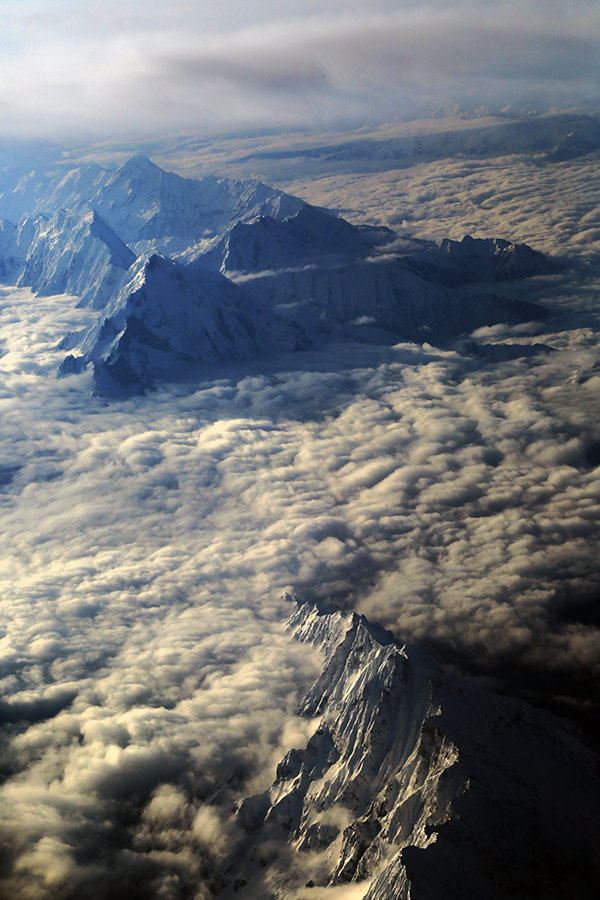 航拍西藏雪山