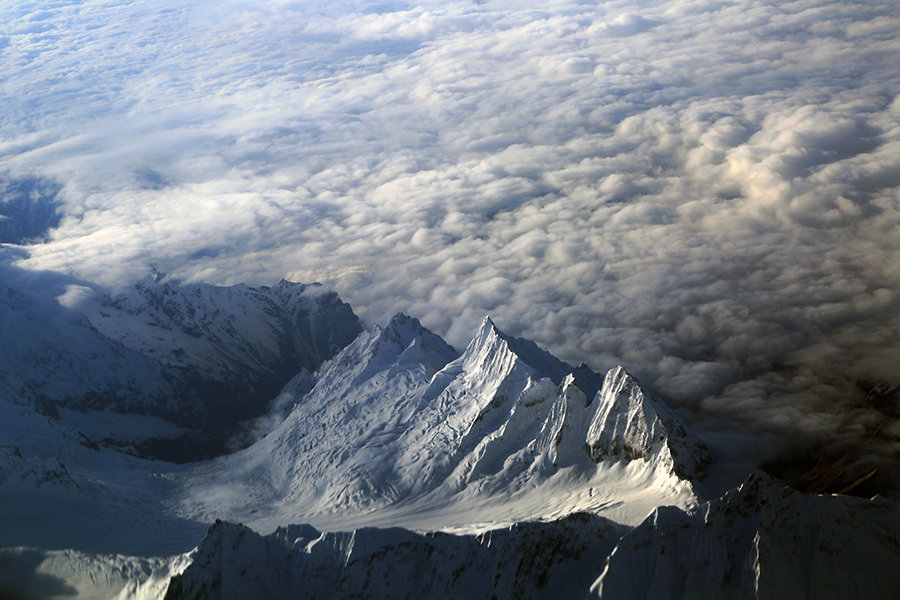 航拍西藏雪山