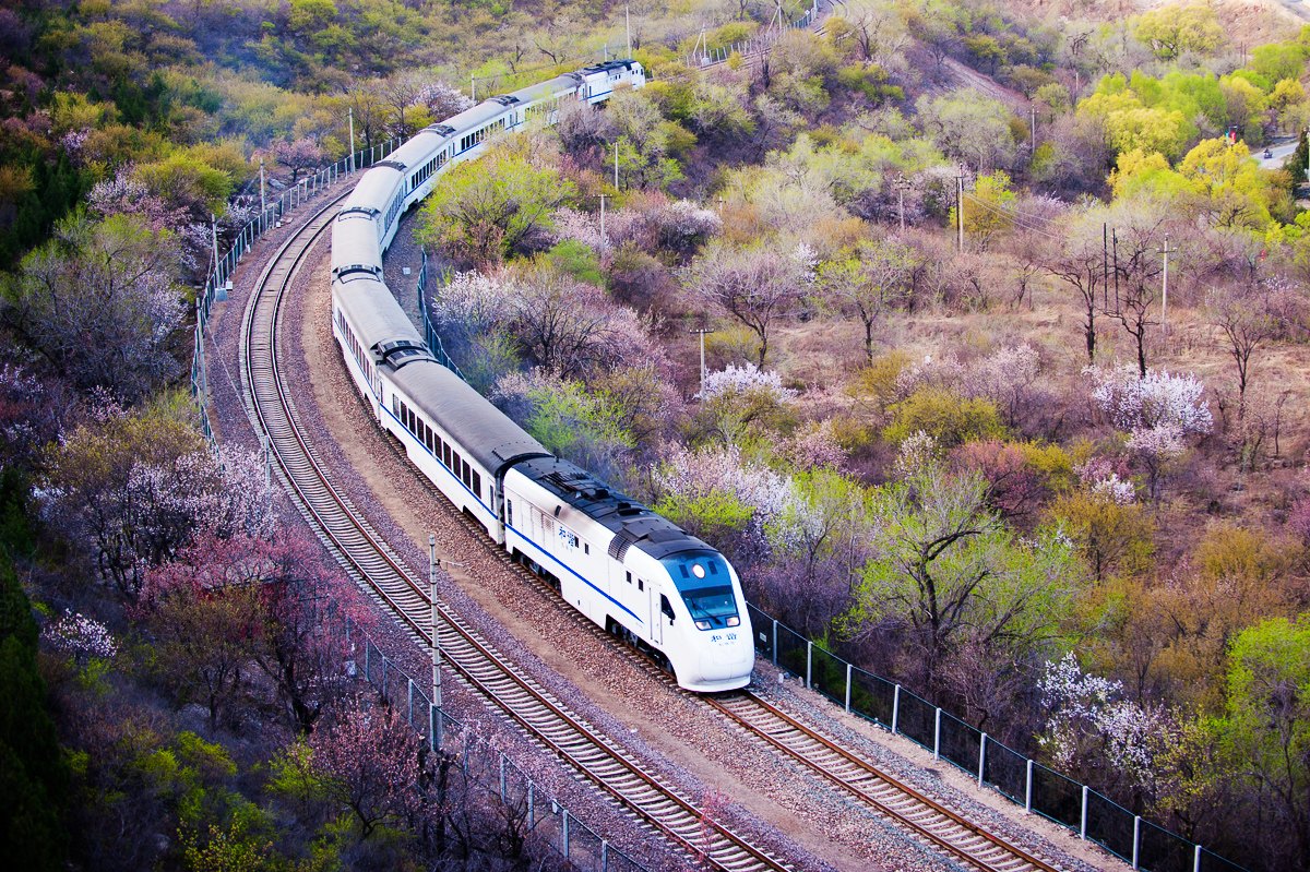 【开往春天的列车摄影图片】风光摄影_门前流水的摄影