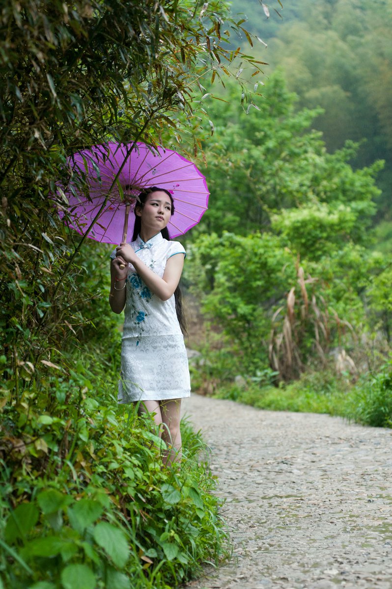 据说穿旗袍就能免门票,景区里拍到的那些旗袍美女 3