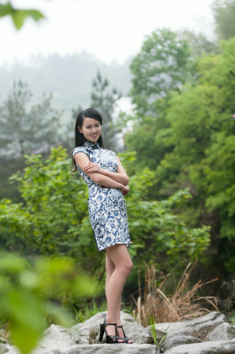据说穿旗袍就能免门票,景区里拍到的那些旗袍美女 4