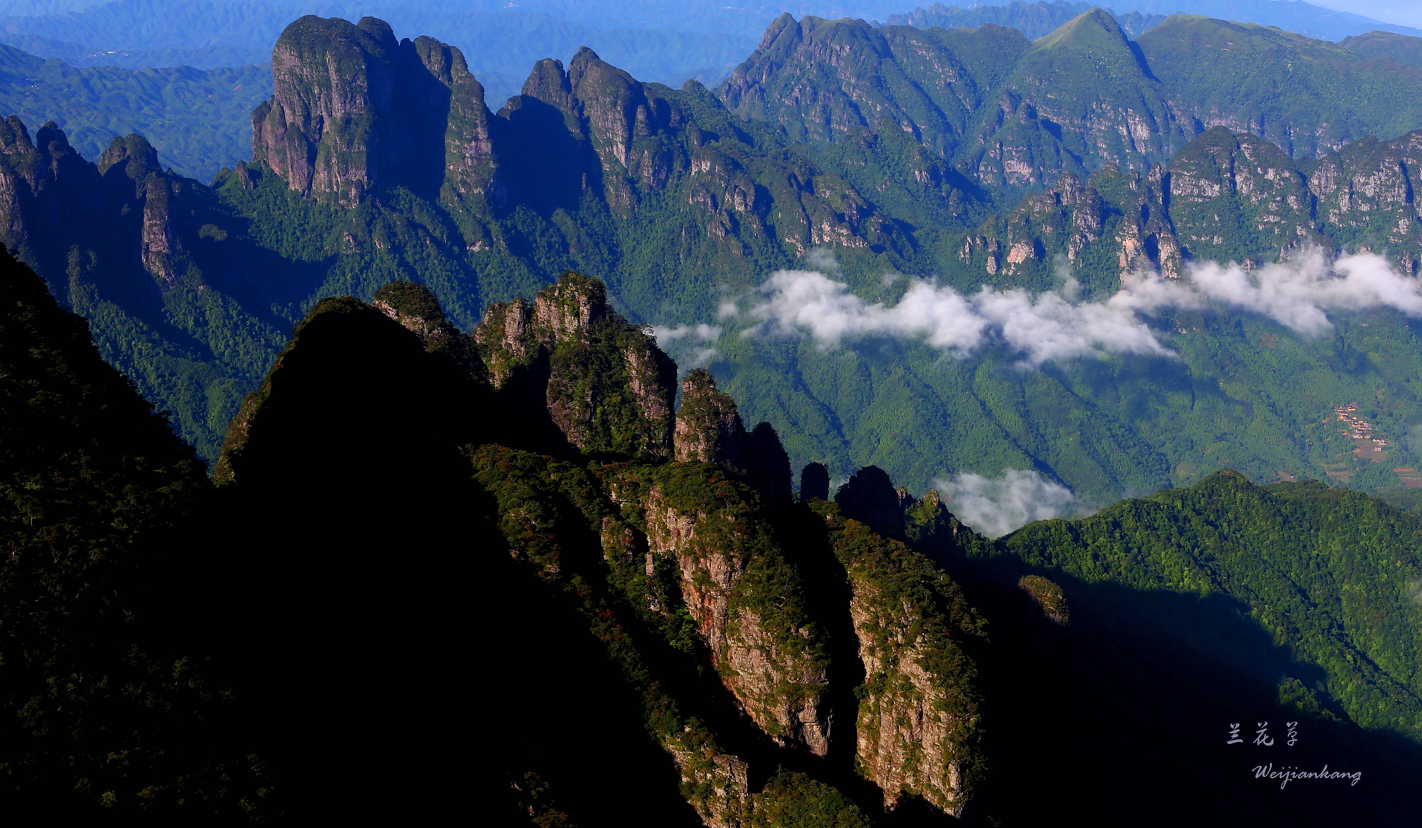 大山晨雾