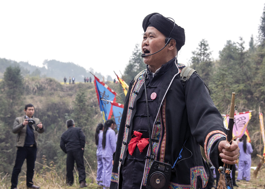 爱唱山歌的土家老汉