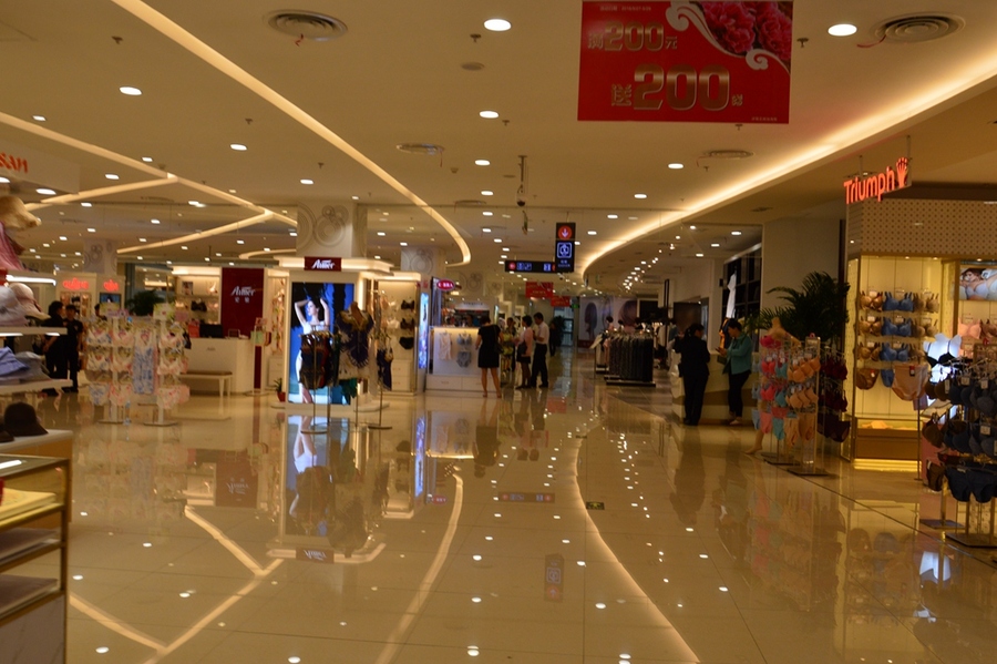 (纪实实拍组图)5月27日开业的百联上海市嘉定购物中心