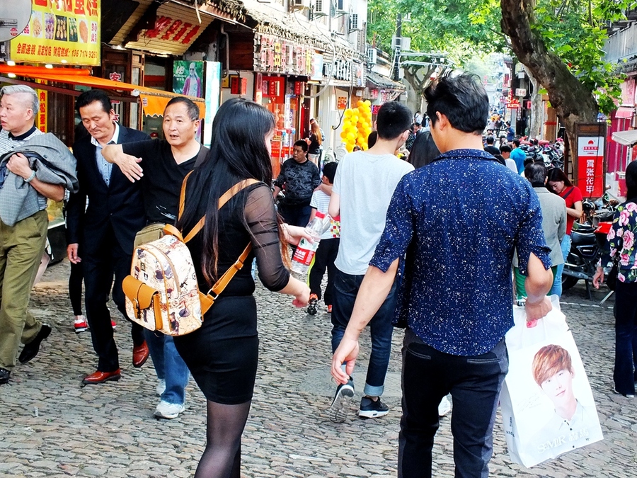 (纪实实拍组图)走在路上的新上海人