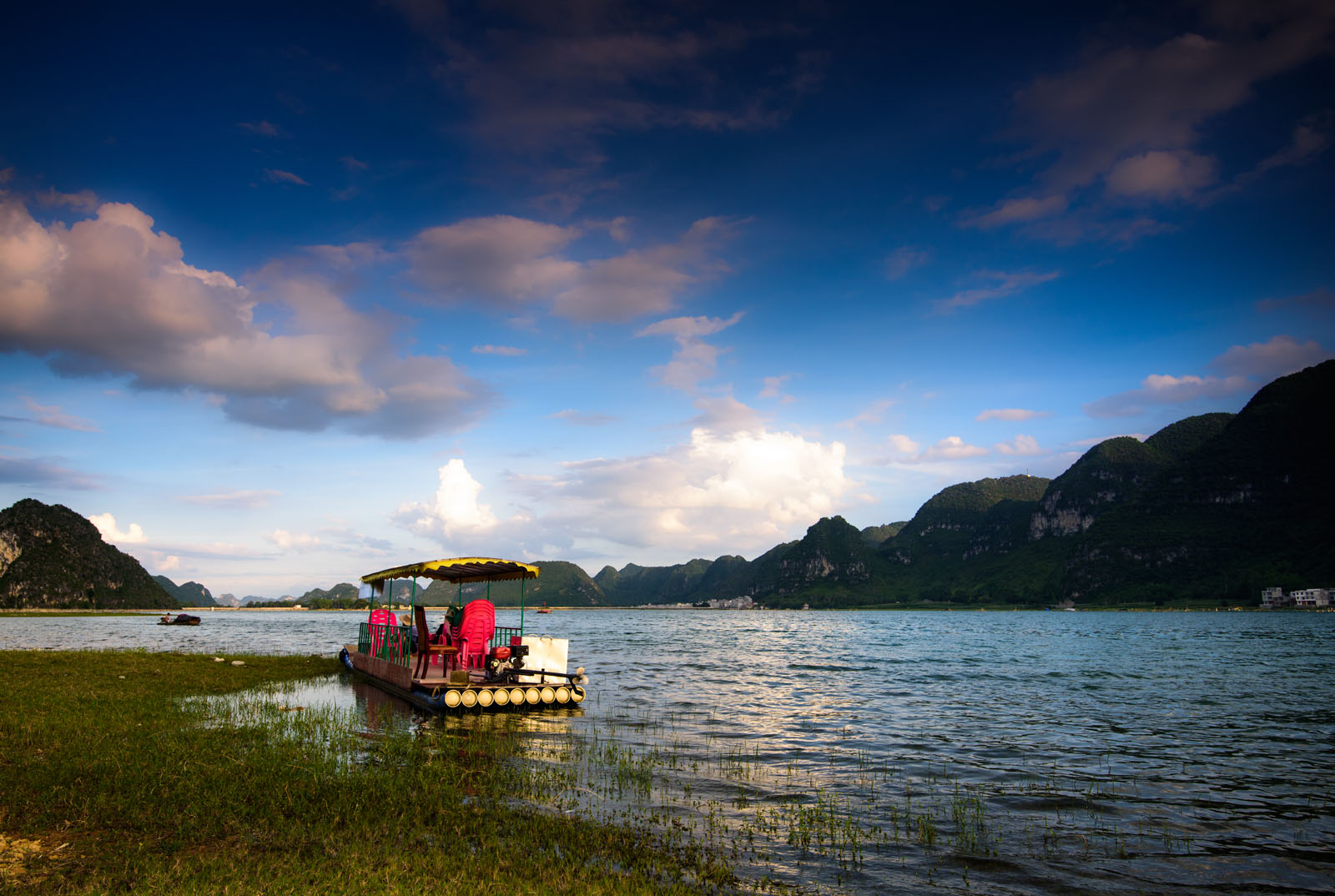 边关小城靖西,风景如画的渠洋湖