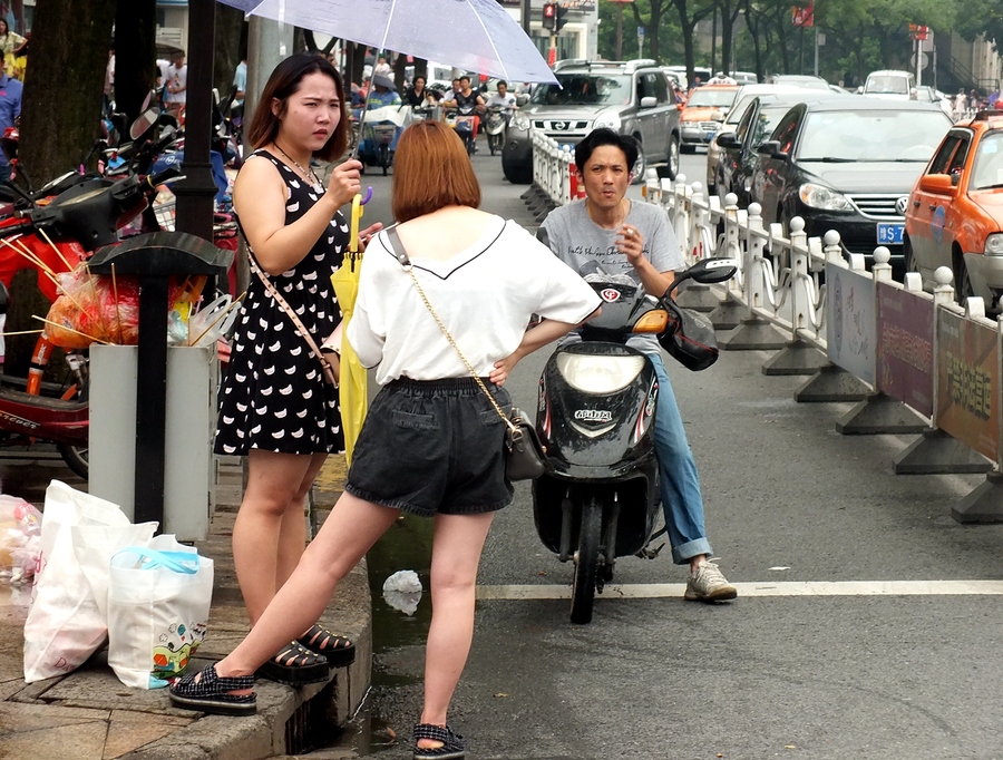 纪实实拍组图一天的街头