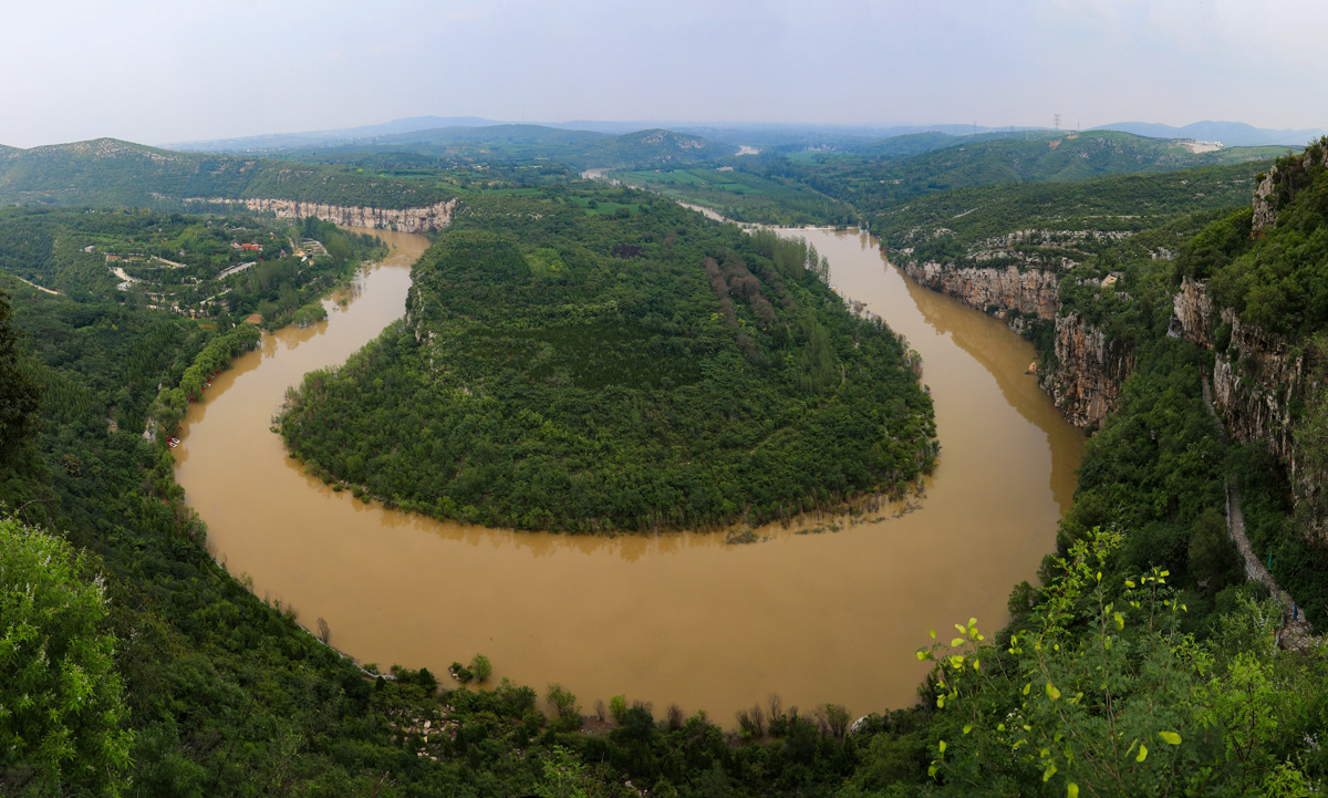 盘石头水库泄洪下游呈现罕见奇观