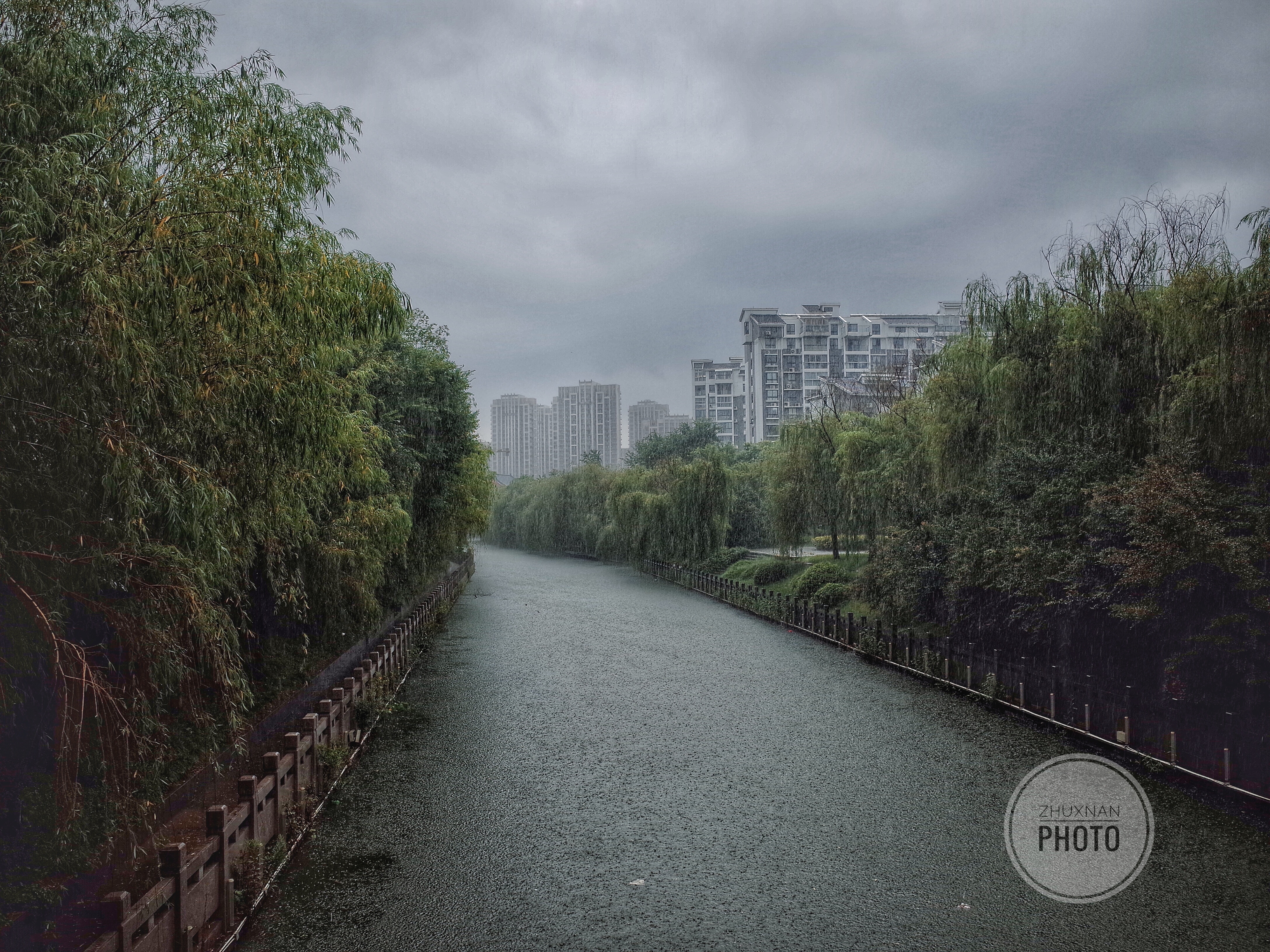 雨中行