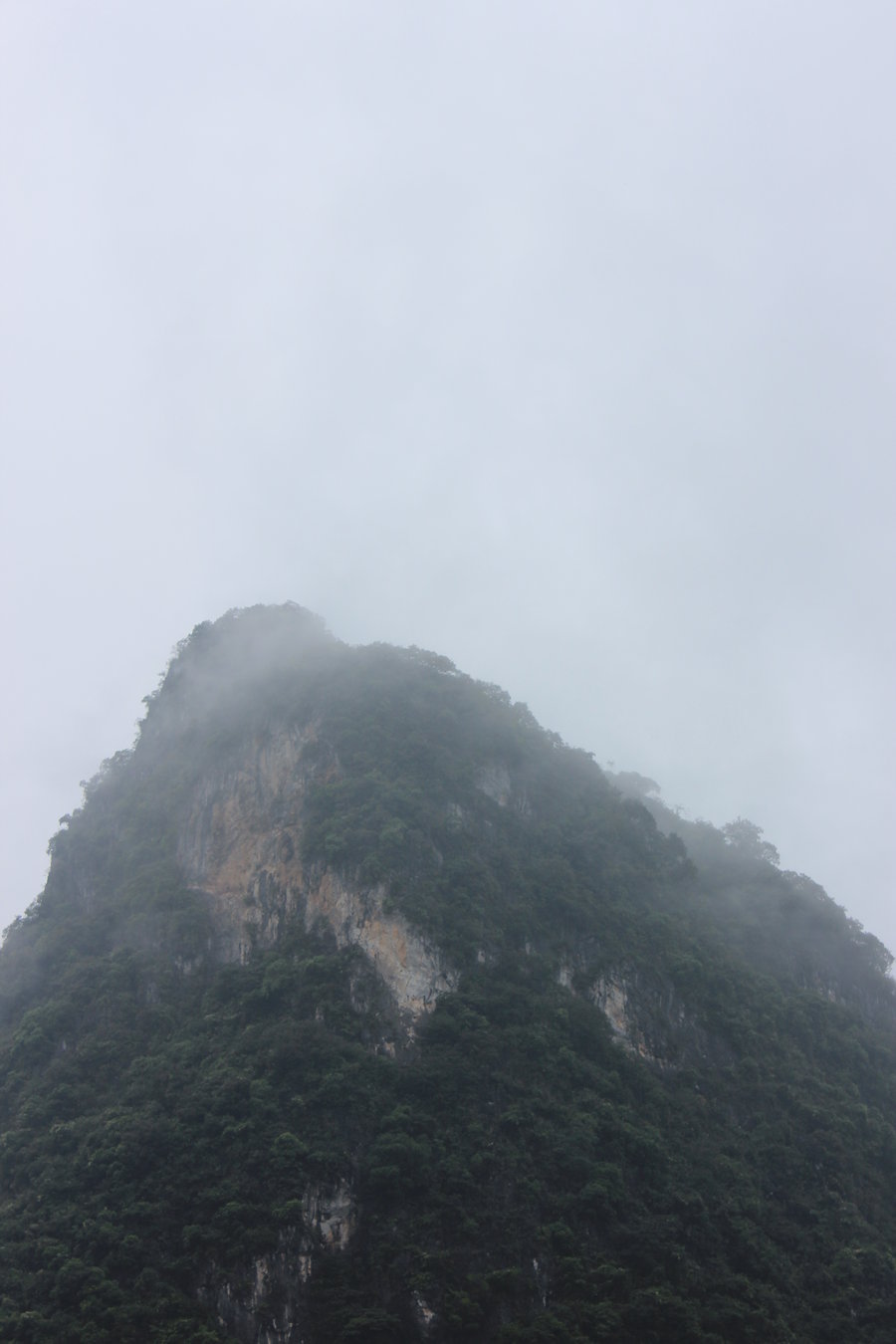 英西:单峰成山