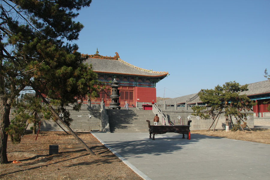 阳原县大觉寺始建于1330年,解放前夕毁于战火.