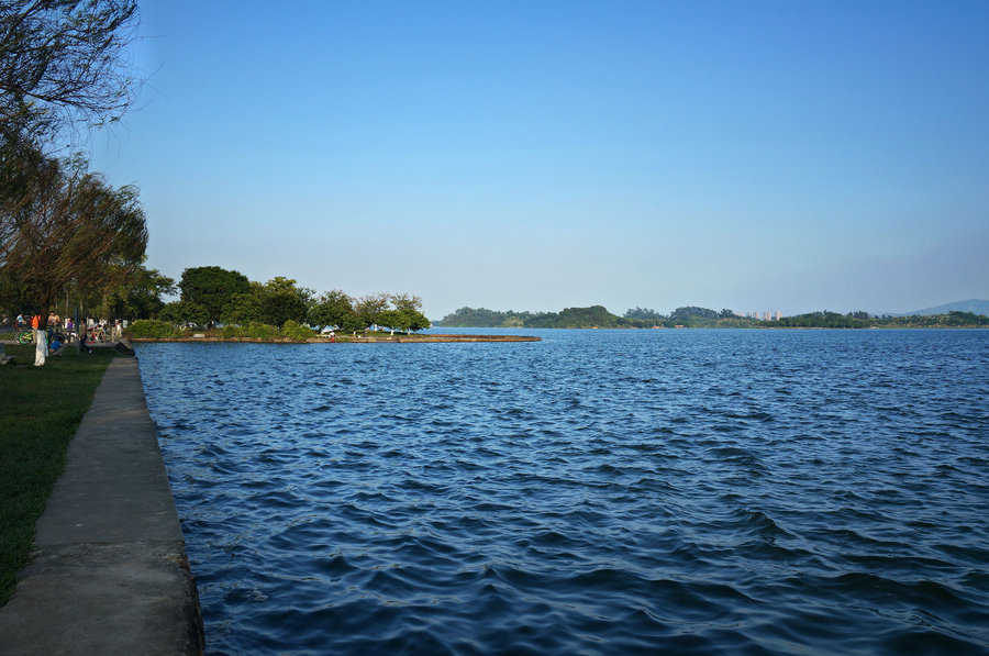 湖蓝如海