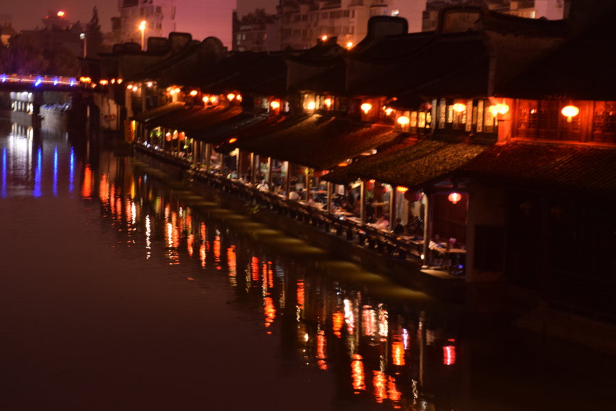月河夜色
