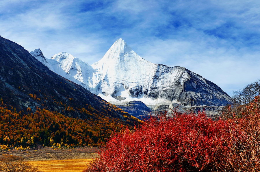 亚丁央迈勇雪山