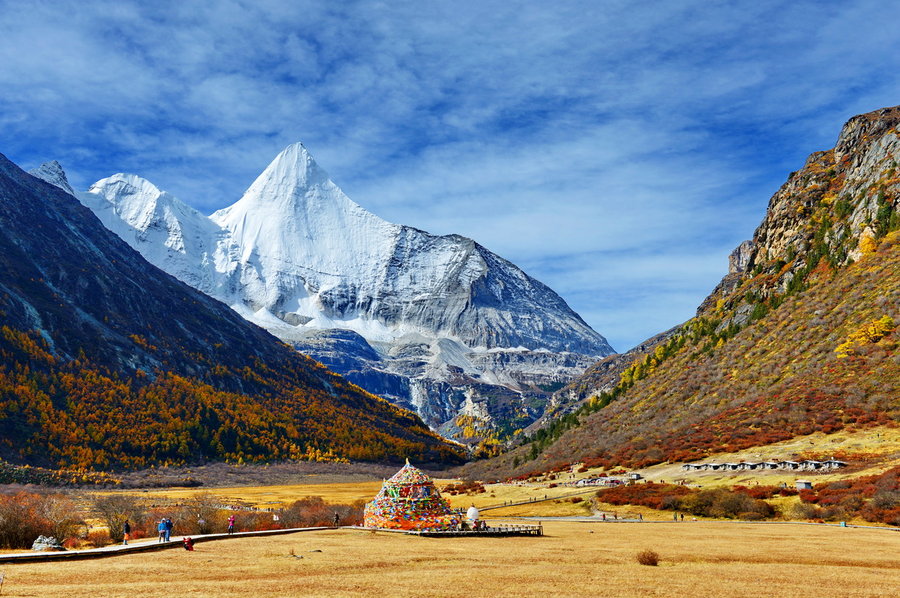 亚丁央迈勇雪山