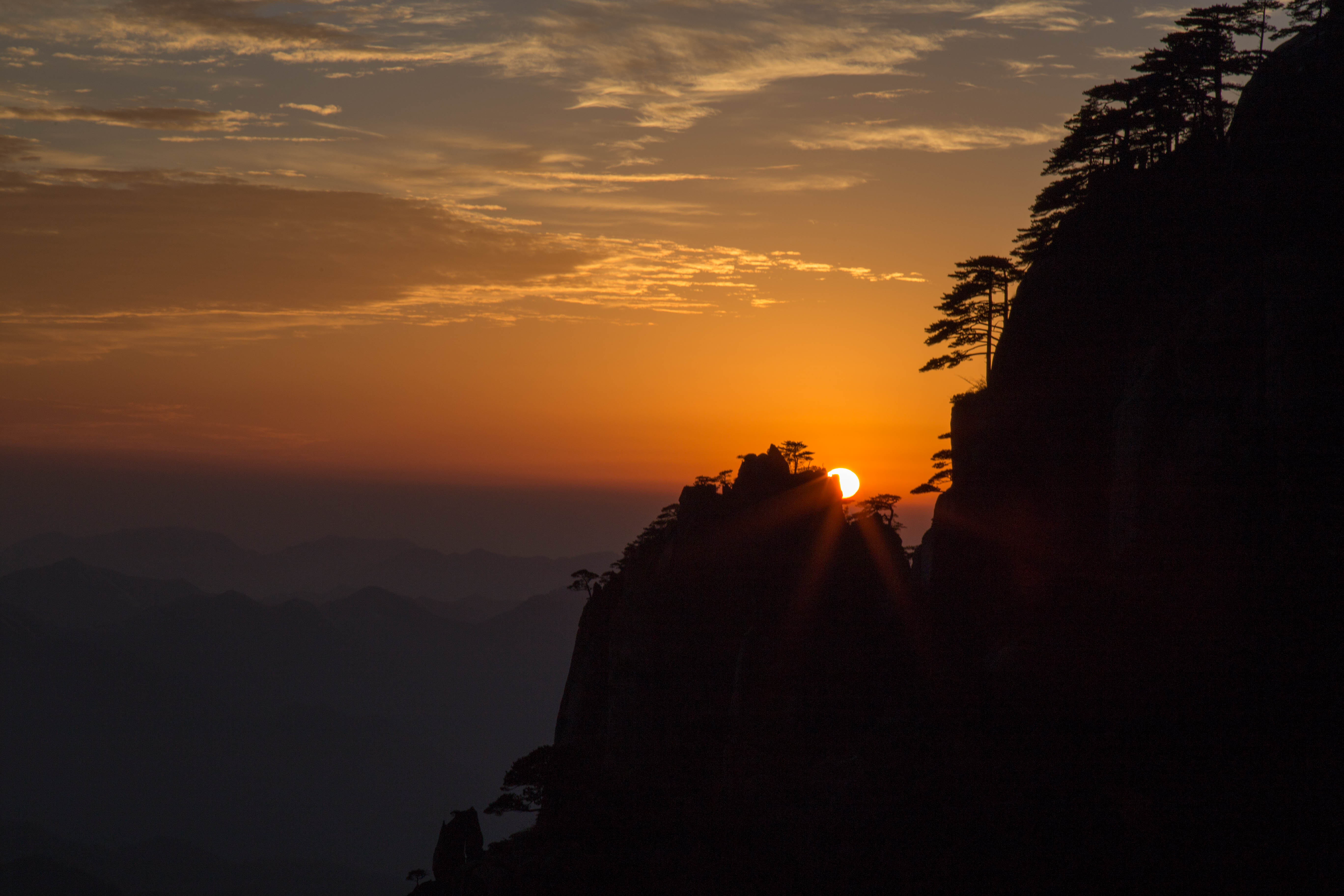 黄昏中的黄山