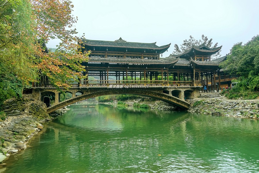 贵州苗寨廊桥