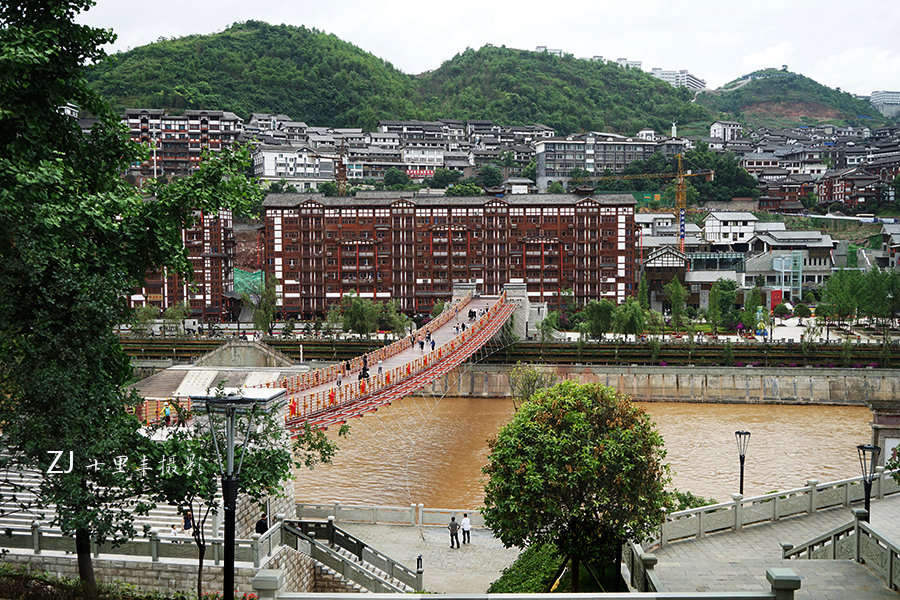 【我们骑游在贵州茅台镇摄影图片】贵州茅台镇