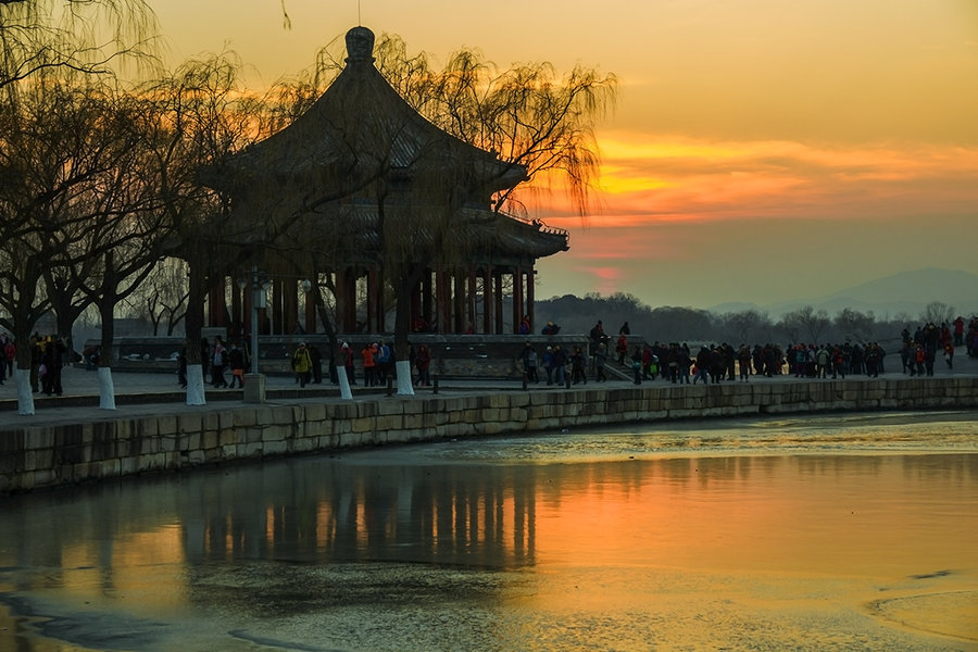 冬至后北京颐和园夕阳图