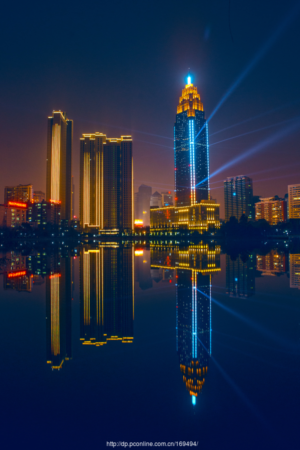 美丽的菱角湖夜景