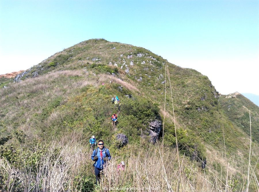 登顶龙角山