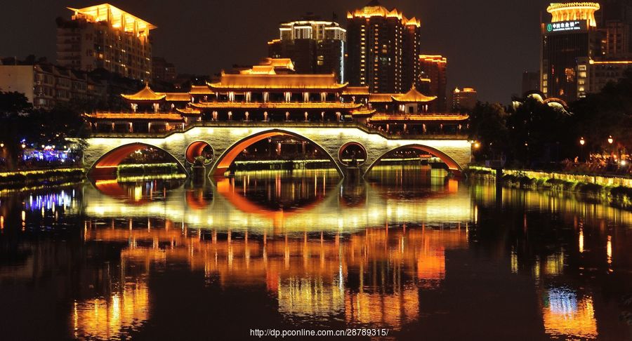 成都九眼桥上的廊桥夜景