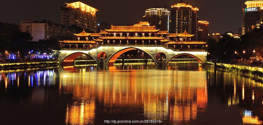 成都九眼桥上的廊桥夜景