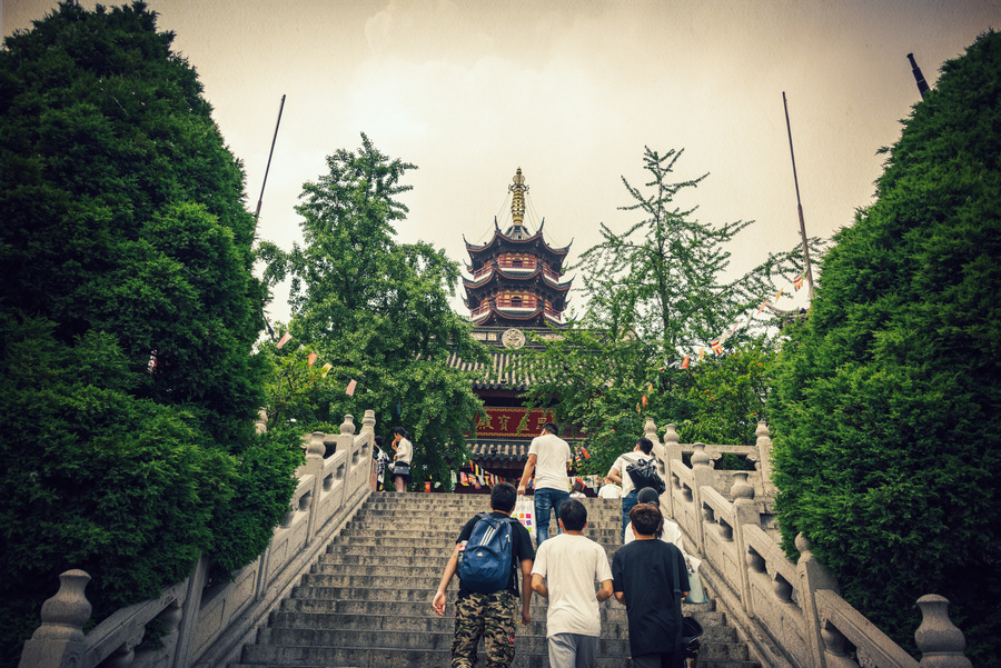 古鸡鸣寺