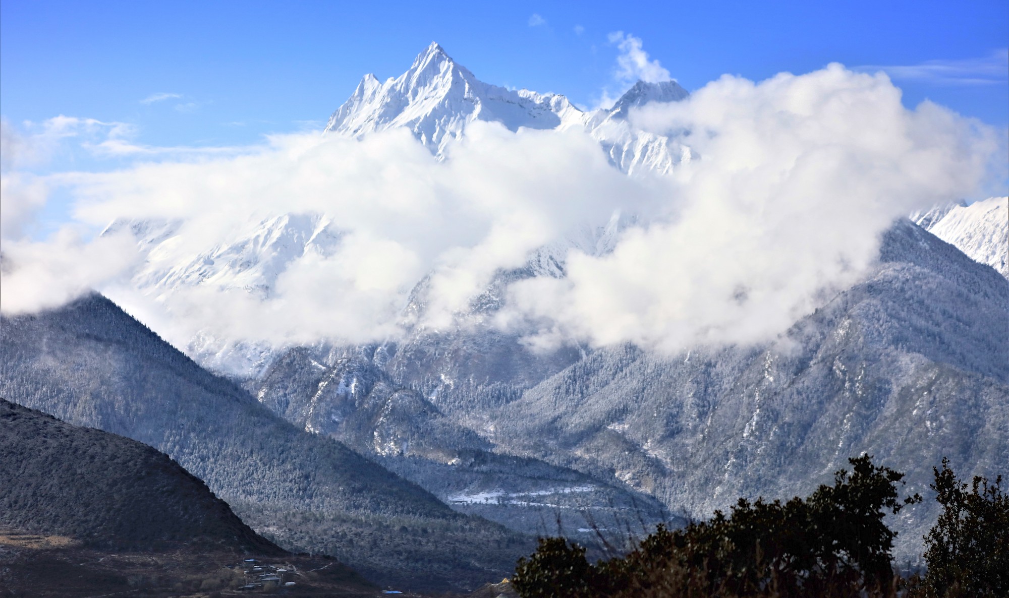 多雄拉雪山