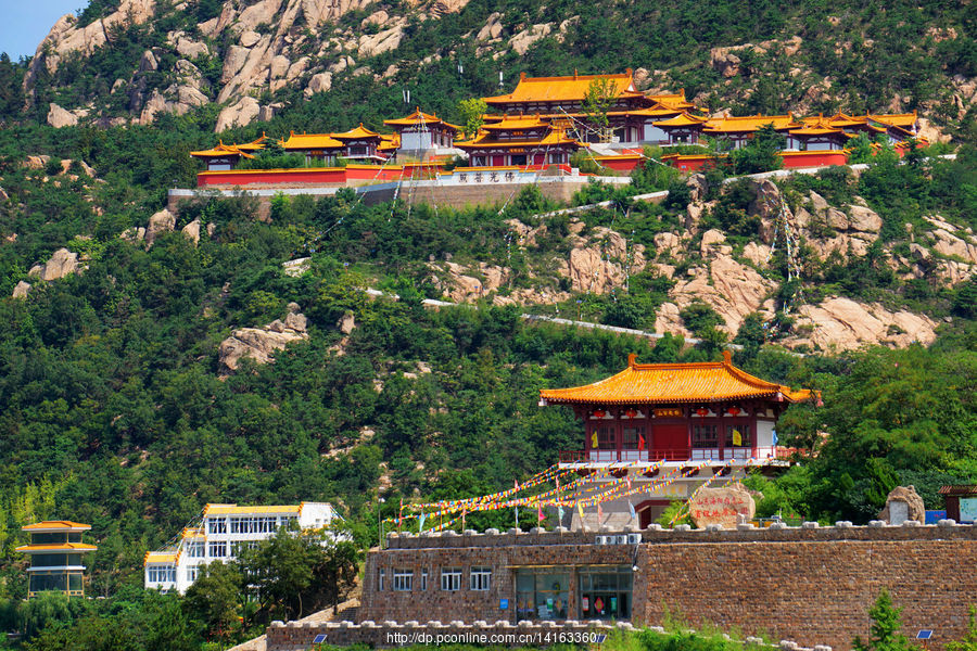 夏日的山东海阳招虎山雄姿