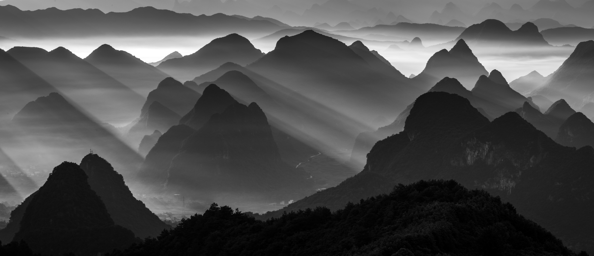 群山 清晨