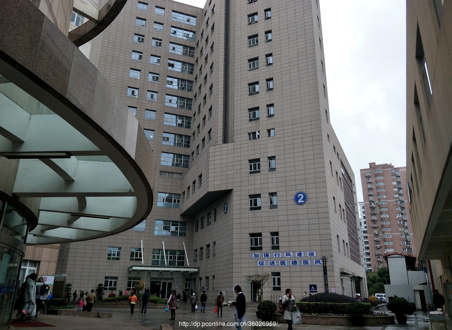 (纪实实拍组图)医院门口之人生路口