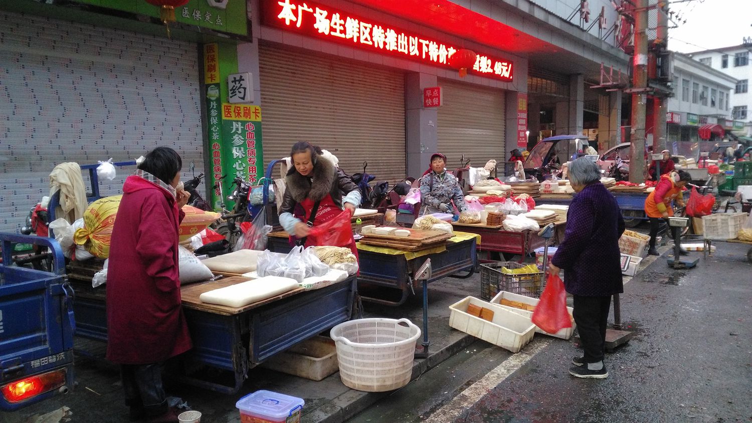 逛逛英山县城早市