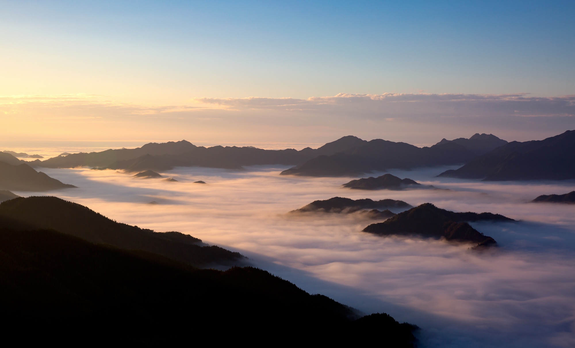 云腾雾绕阳明山