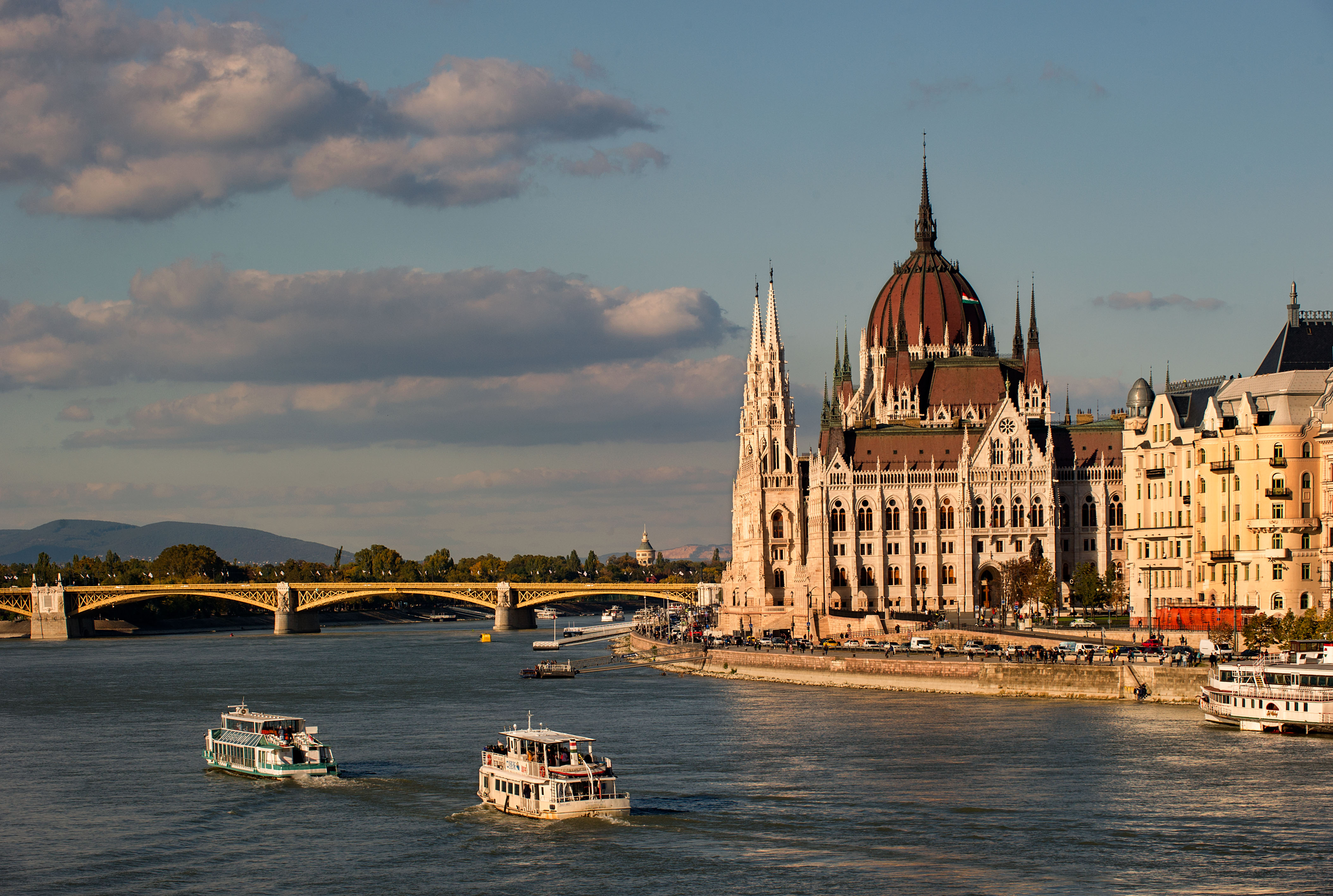 Rita的德國採購&旅遊日記: 匈牙利-布達佩斯Budapest超美夜景 遊船推薦Legenda