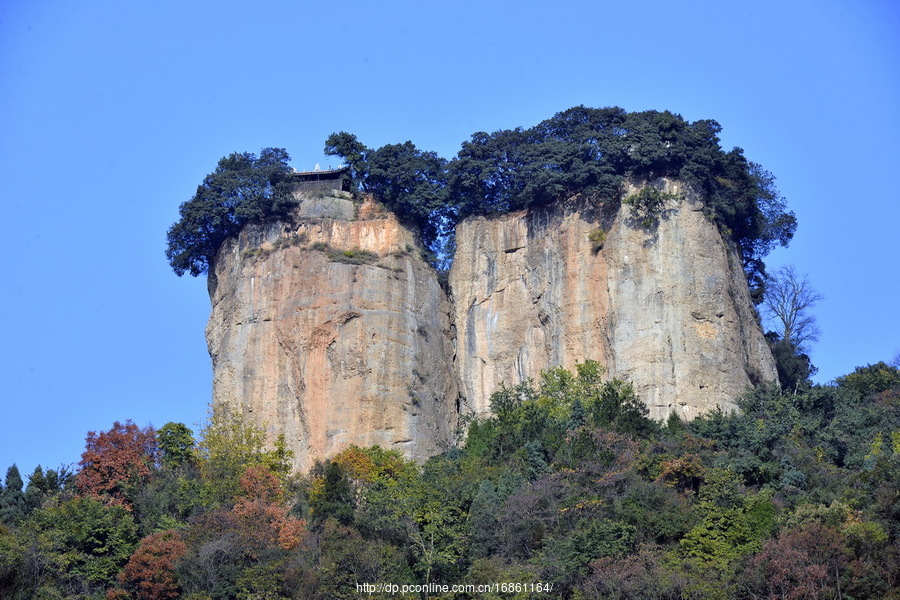 奇特山峰—窦团山