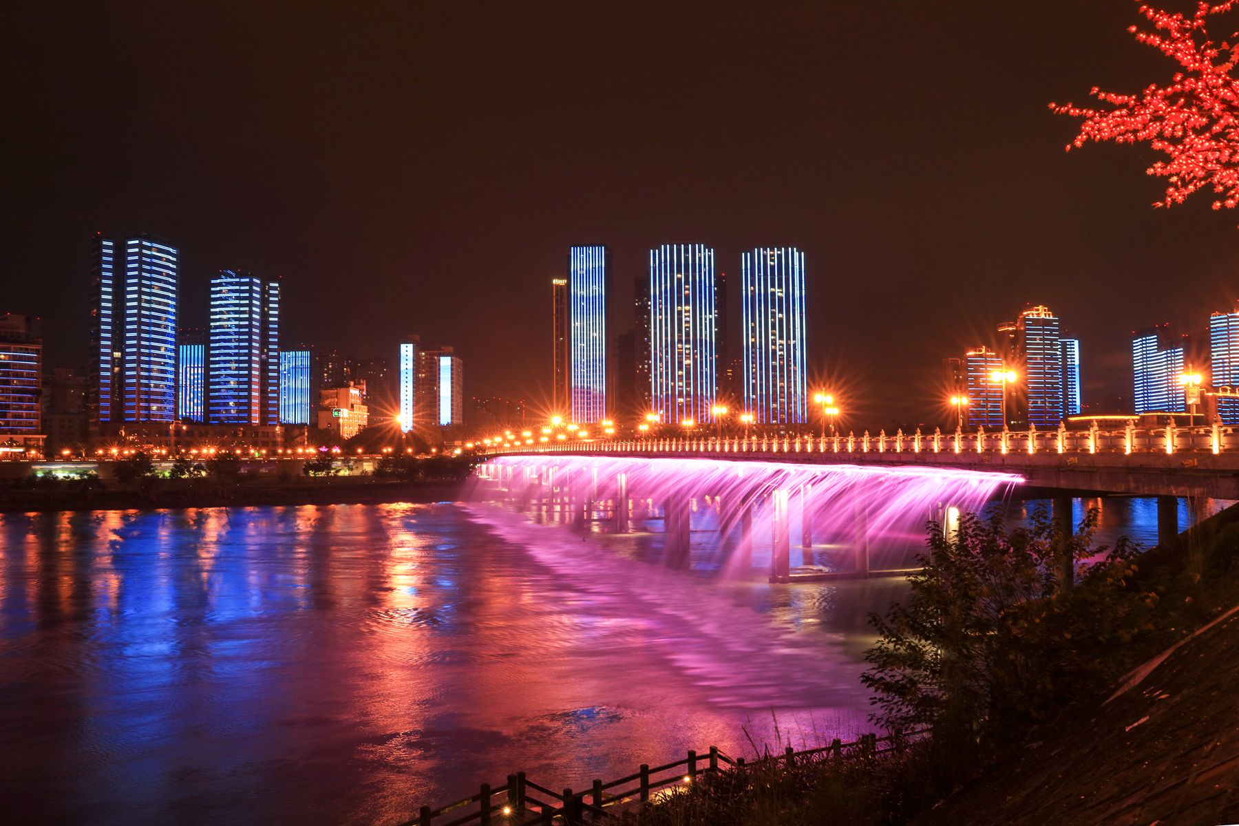 绵阳市江边夜景