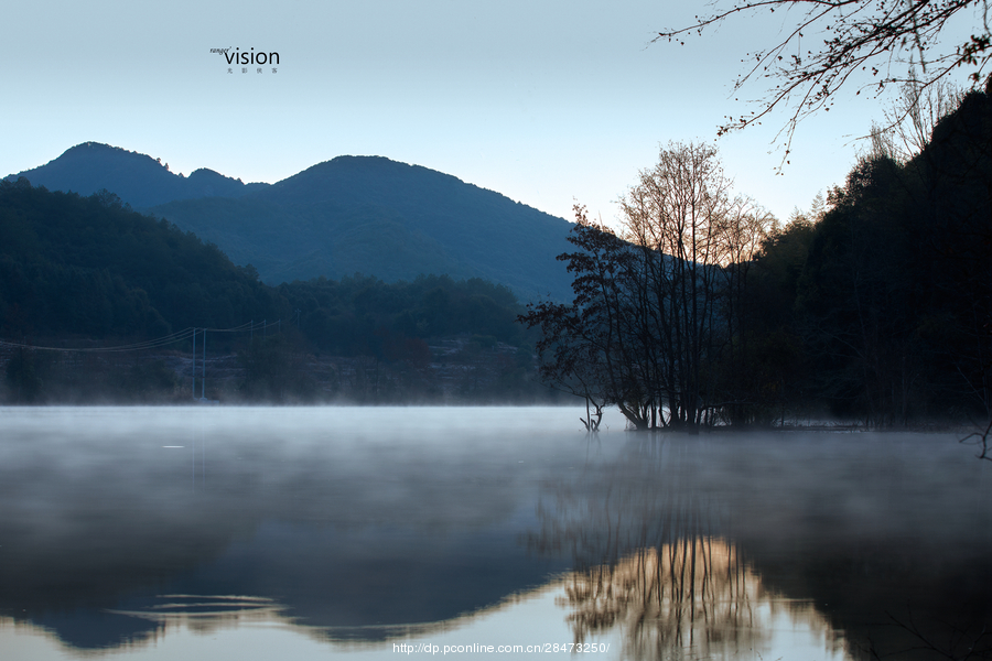《龙井湖晨雾》