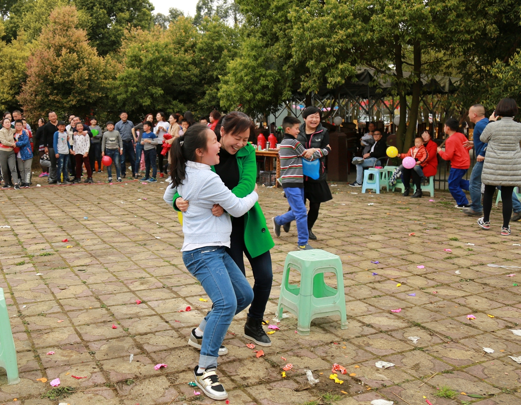 亲子活动(1)压爆气球