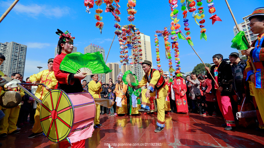 2018秀山花灯广场跳花灯舞龙灯