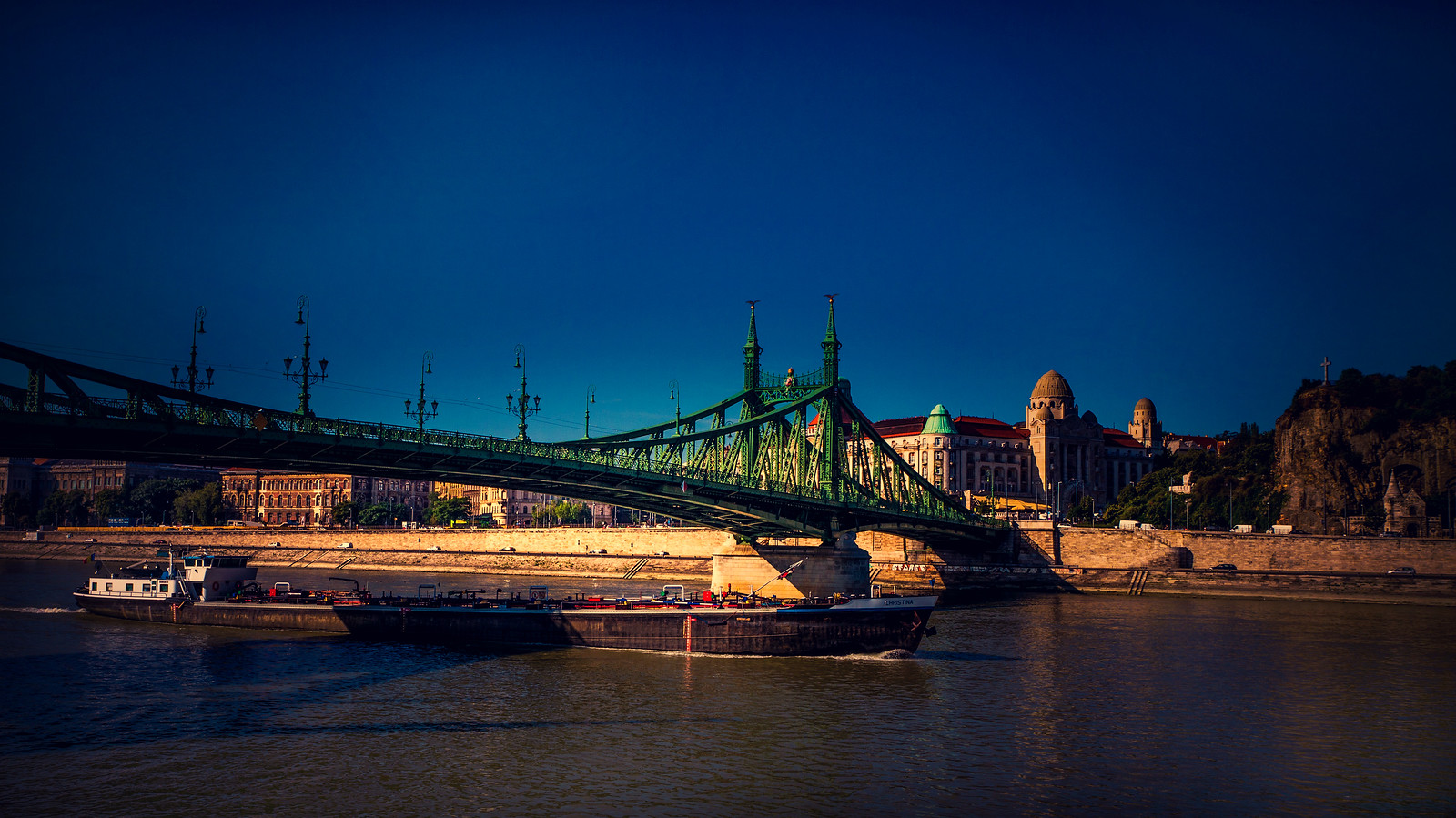 布达佩斯链桥，废墟中重生