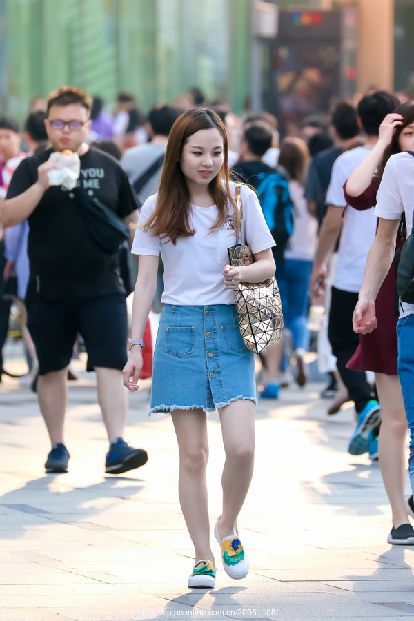 健康开心摄影深圳街拍美女是风景