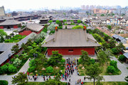 登上华严宝塔俯瞰华严寺