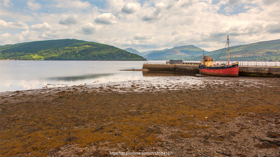 苏格兰美景,岸边的船水边的景