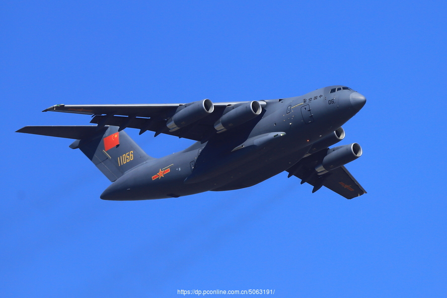 第十二届珠海航展大型军用运输机运20飞行表演