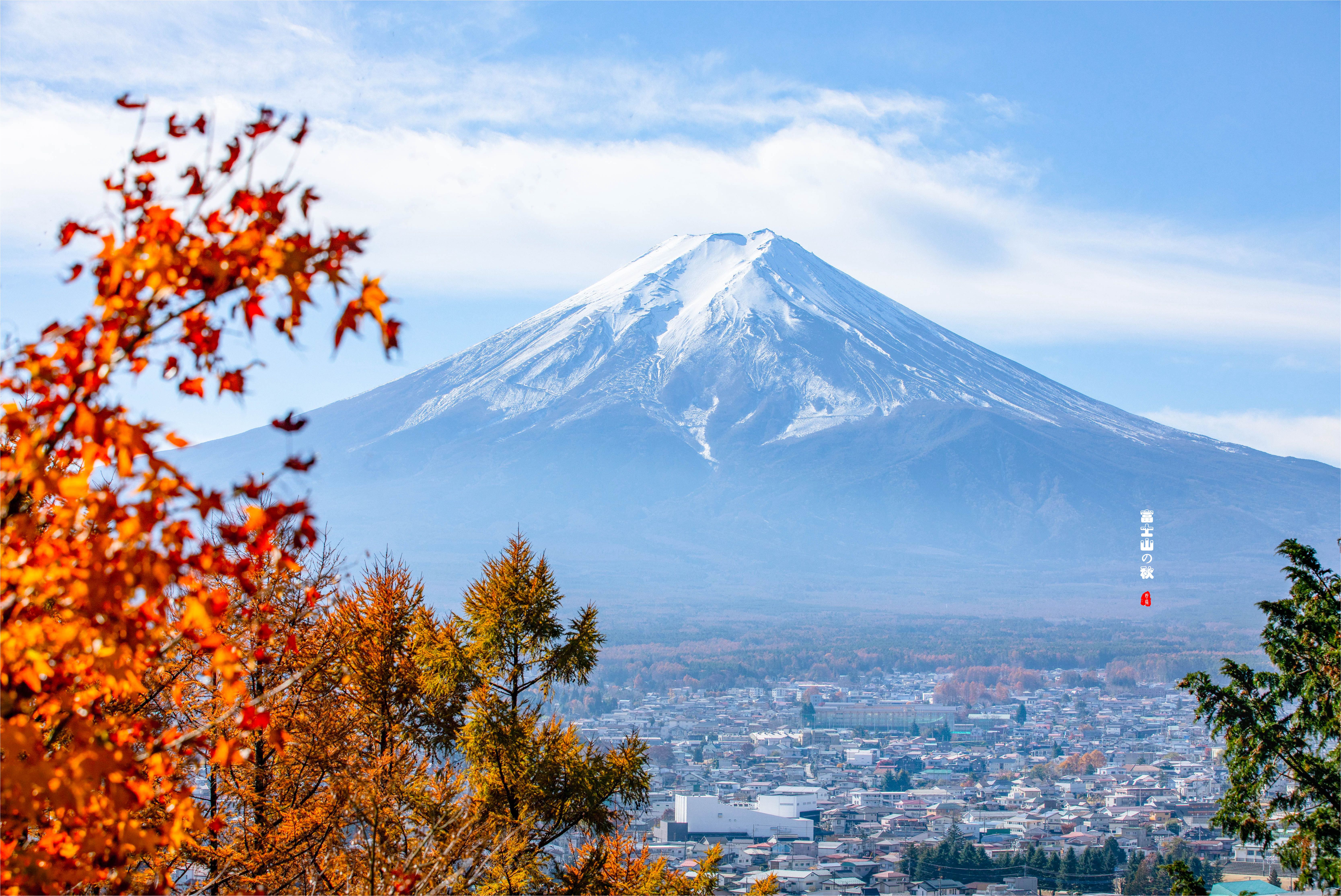秋天静谧的富士山