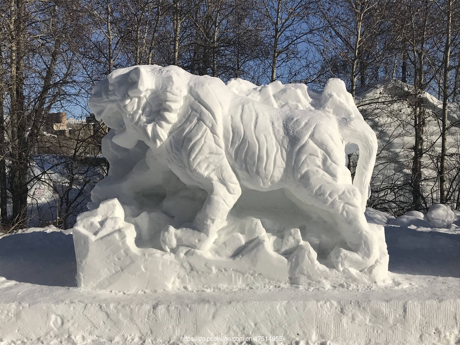 桦林雪雕